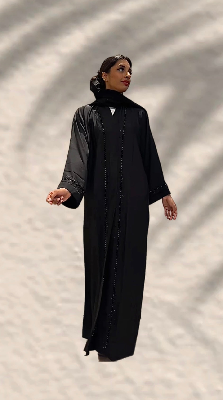 SCHWARZE ABAYA MIT SCHWARZEN PARELS DXB