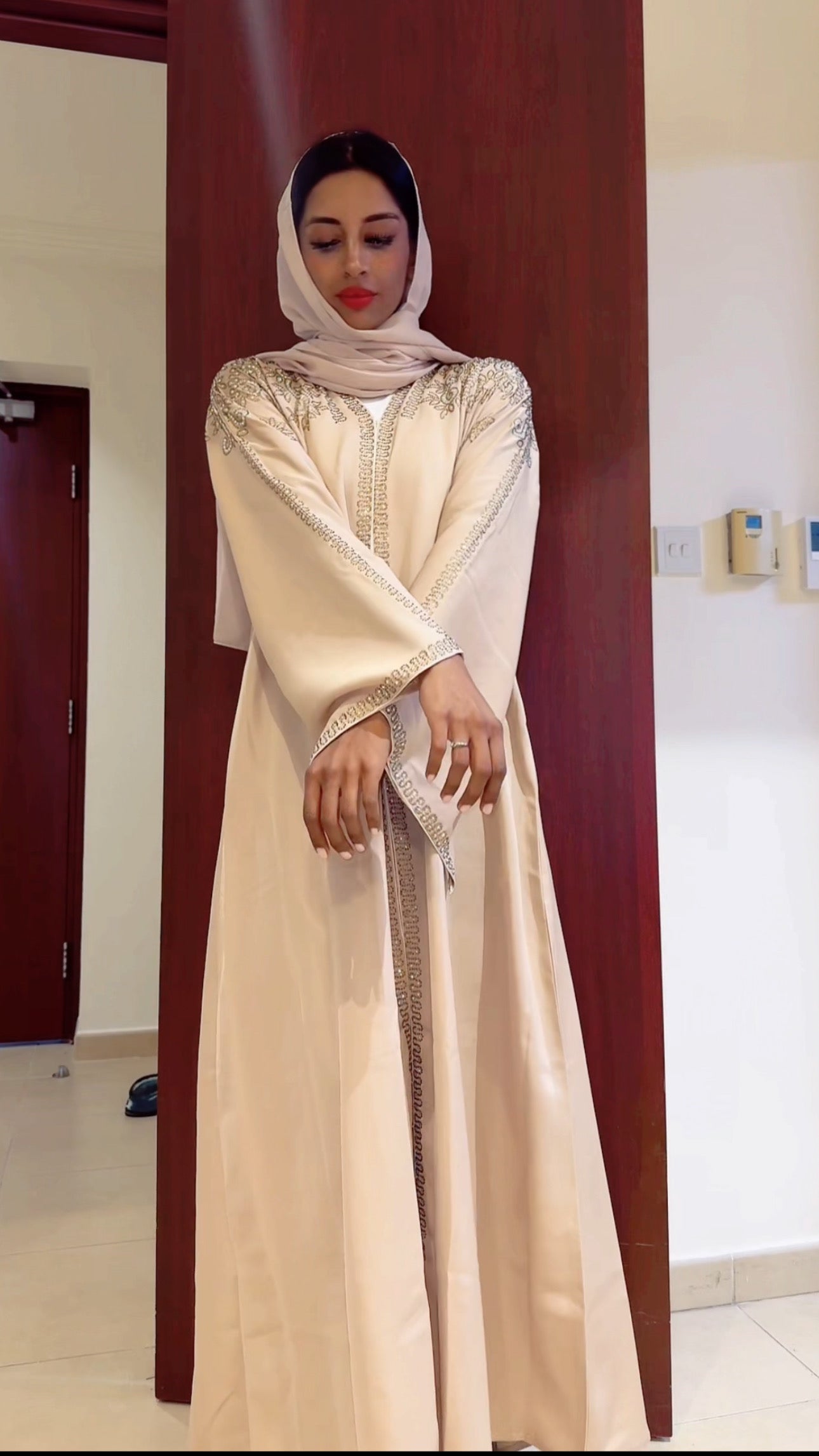 AUSVERKAUFT NUDE ABAYA DXB GLITZERSTEINE