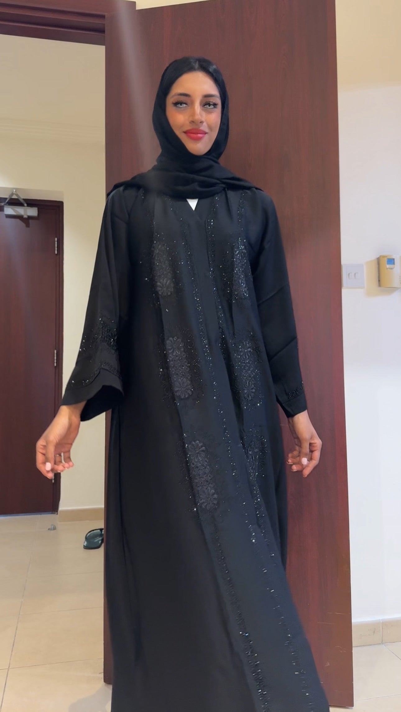 عباية بلاك روزز سباركل DXB