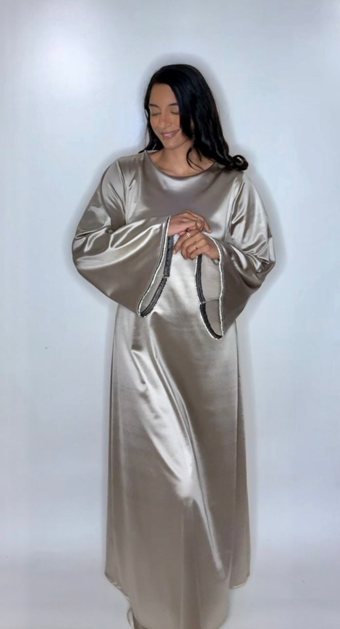 Satijnen cross over jurk champagne