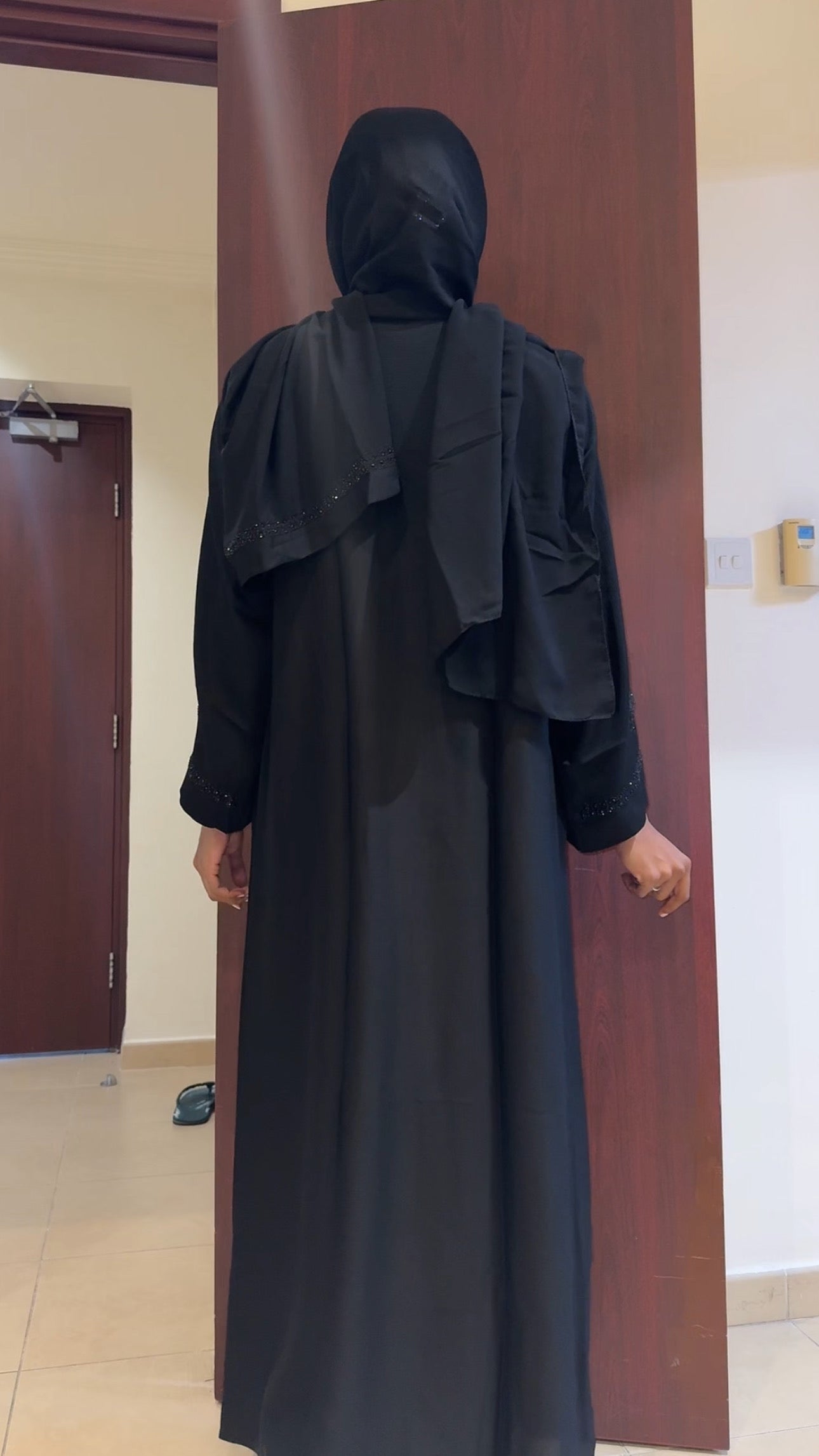 عباية بلاك روزز سباركل DXB