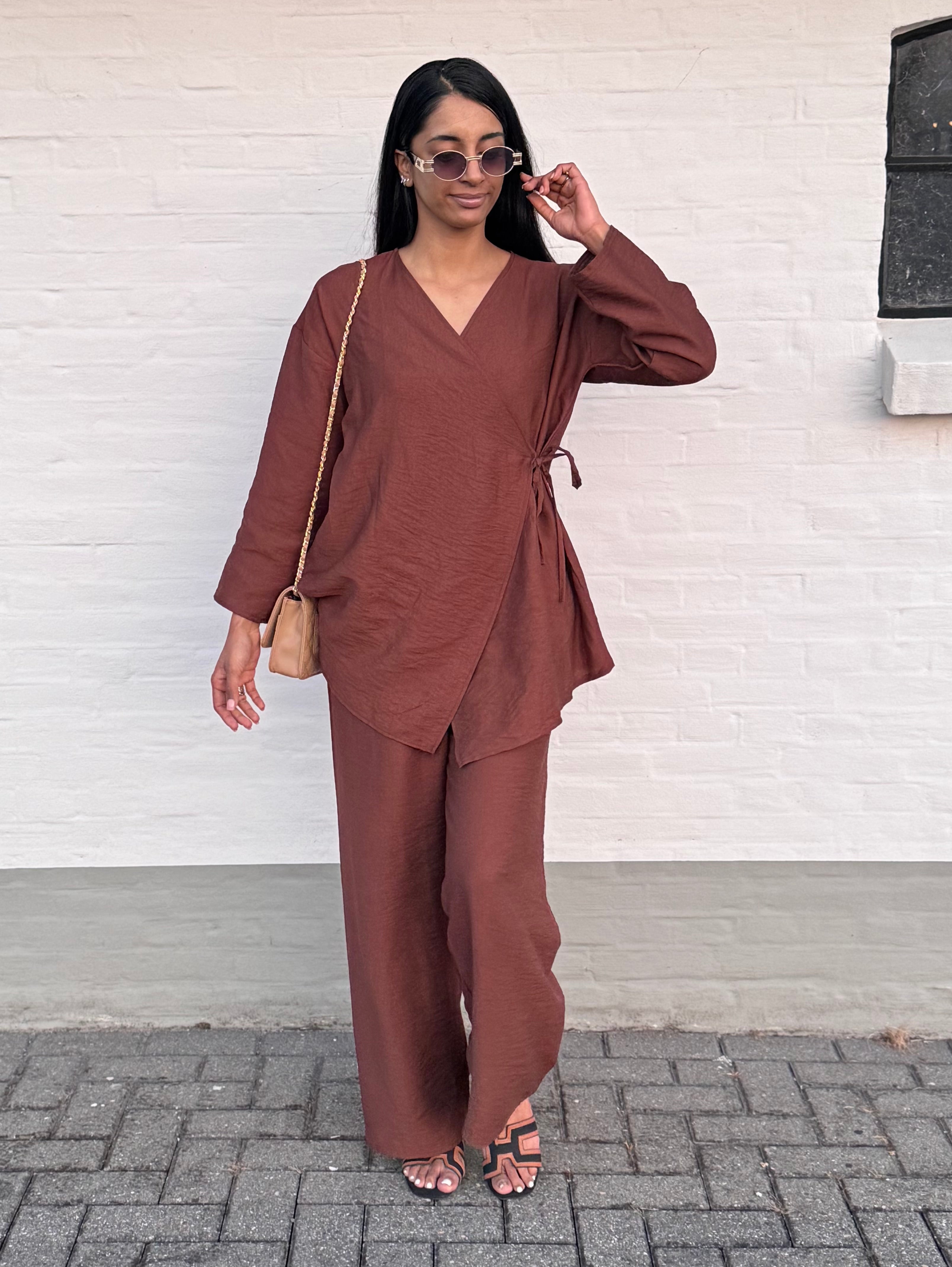 SS25 - DONKER BRUIN WIKKEL SET