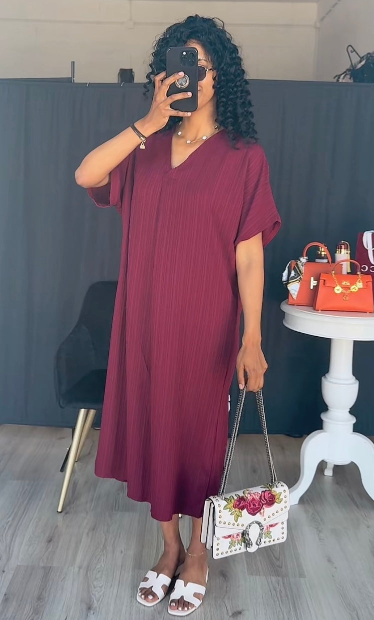 Ribbel wijde jurk met korte v hals burgundy