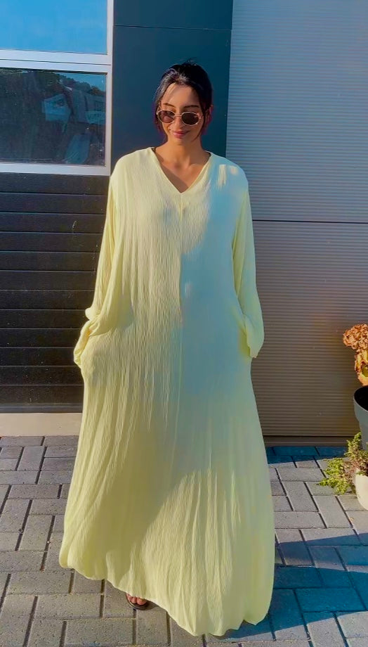 Lange jurk met zakken en franje mouwen - butter yellow