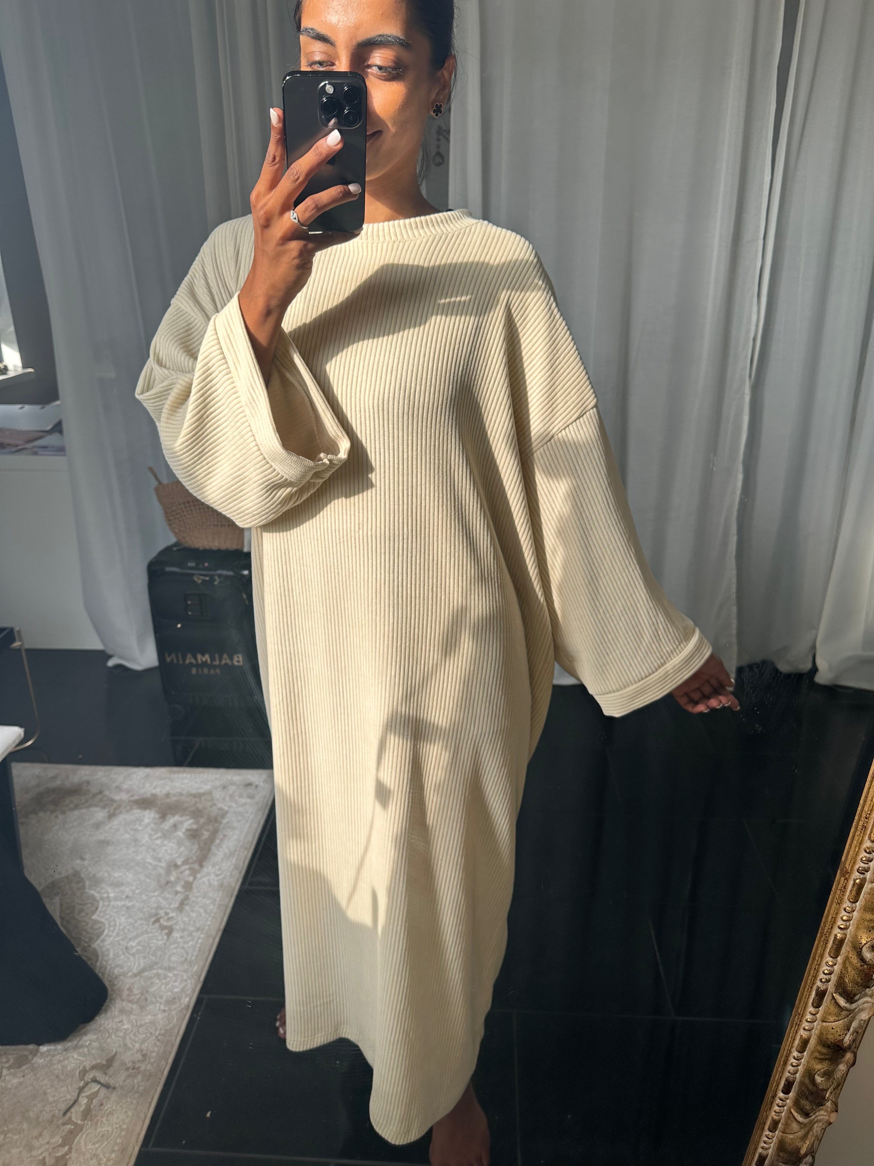 Lange jurk beige met zakken - ZJ01