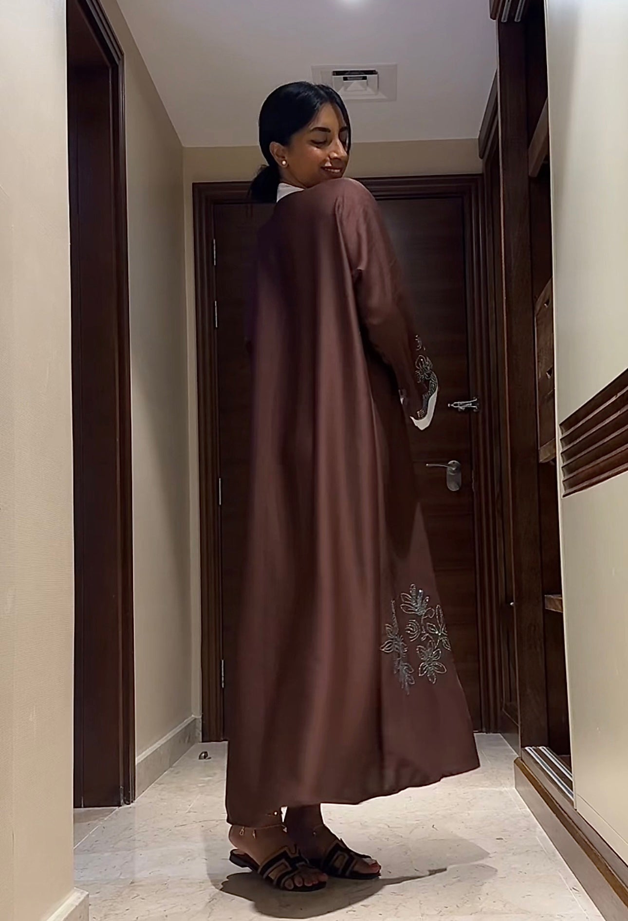 DUBAI ABAYA BROWN WHITE STONES