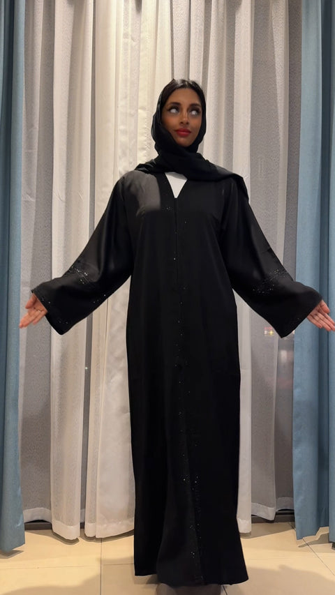 BLACK ABAYA ROUND FIGURES DXB