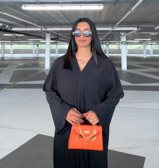 ZYRA GEBREIDEN JURK KORTE V HALS ZWART