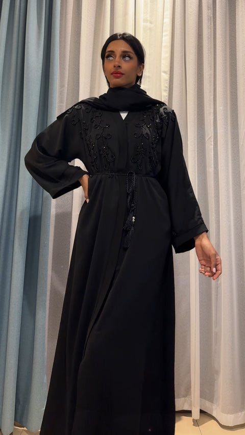 عباءة سوداء مجسمة مستديرة DXB