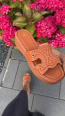 SLIPPERS BRUIN MET VERHOGING - FEW LEFT