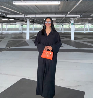 ZYRA GEBREIDEN JURK KORTE V HALS ZWART