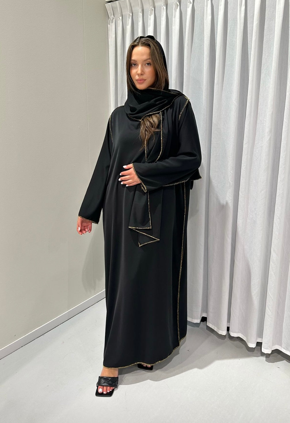 SS25 - Aicha Abaya met headscarf goud