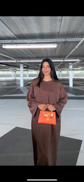 COZY LANGE JURK DONKER BRUIN MET ZAKKEN