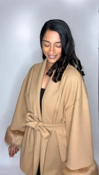 Manteljas met nepbont kort bruin