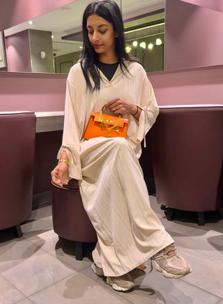 Wijde jurk met gouden strepen