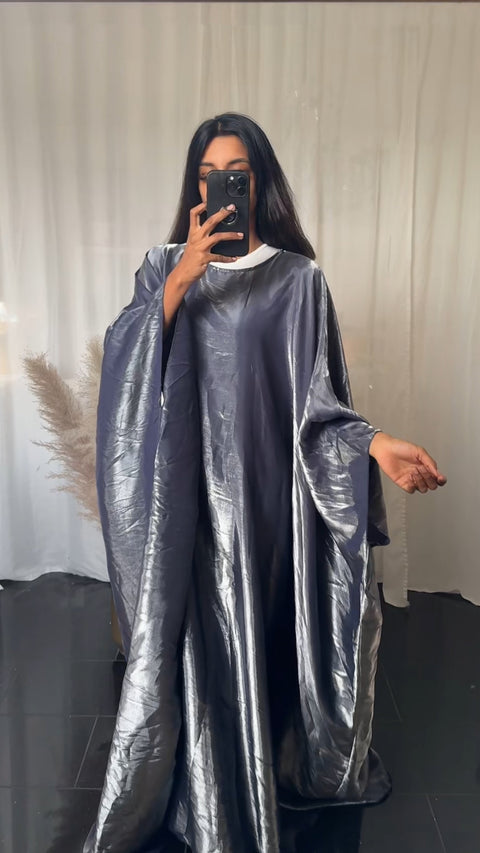 CEY - فستان عباءة باللون الرمادي المعدني