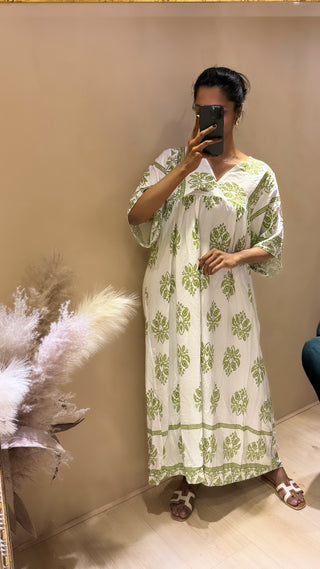 ROBE BELLA WIT MET GROENE PATRONEN