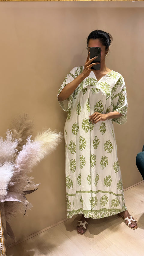 ROBE BELLA WIT MET GROENE PATRONEN