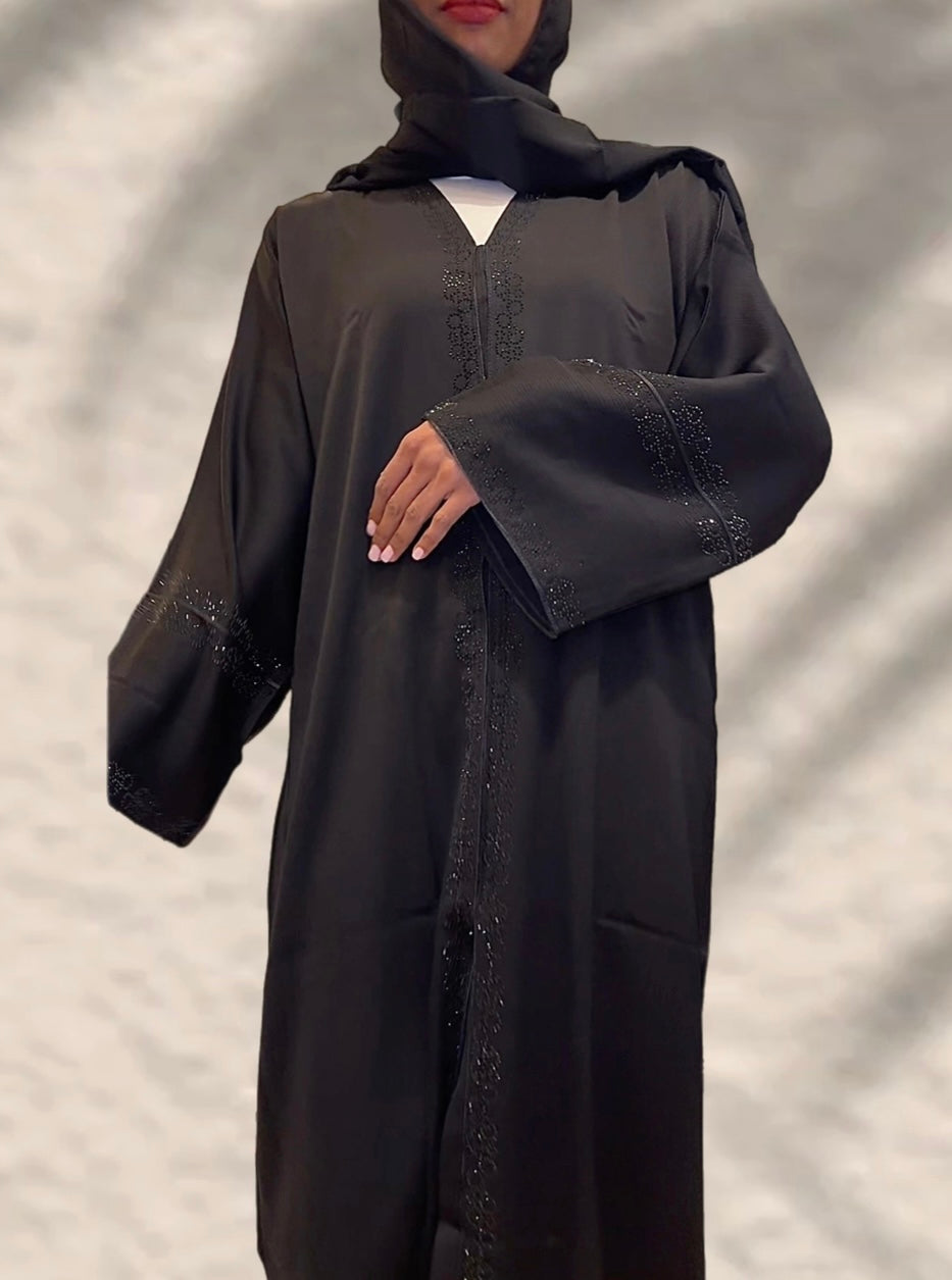 SCHWARZE ABAYA RUNDE FIGUREN DXB