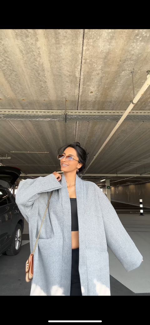 Yasmine manteljas grijs