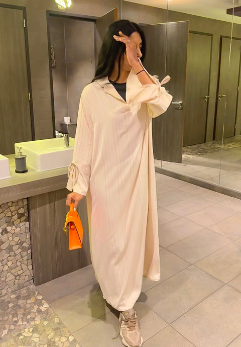 Wijde jurk met gouden strepen