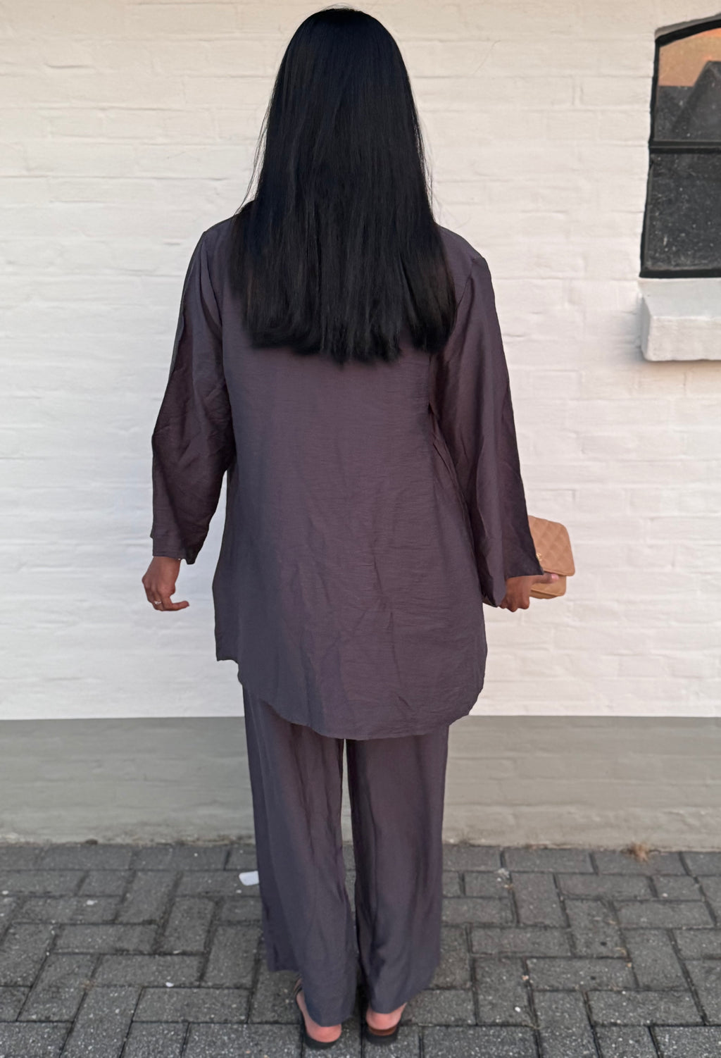 SS25 - VEST MET STRIKJES EN REKBARE BROEK GRIJS