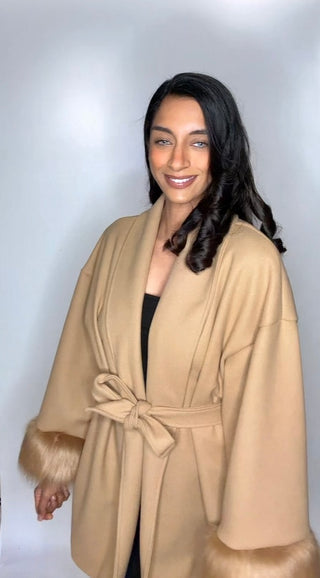 Manteljas met nepbont kort bruin