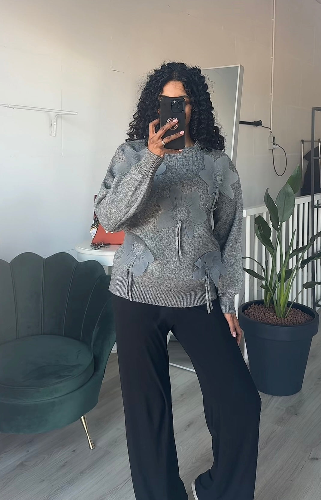 Sweater met bloemen grijs