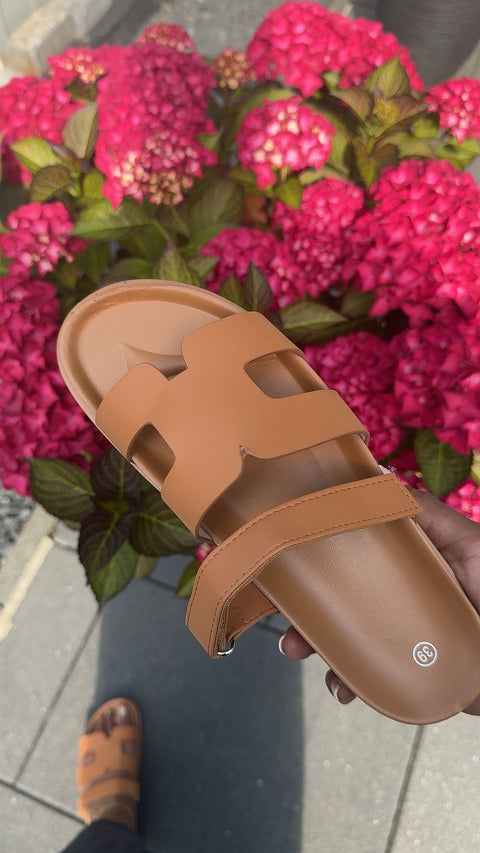 SANDALEN SLIPPERS CAMEL (ACTIE TIKTOK)