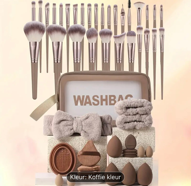 Set van 51 make-up tools