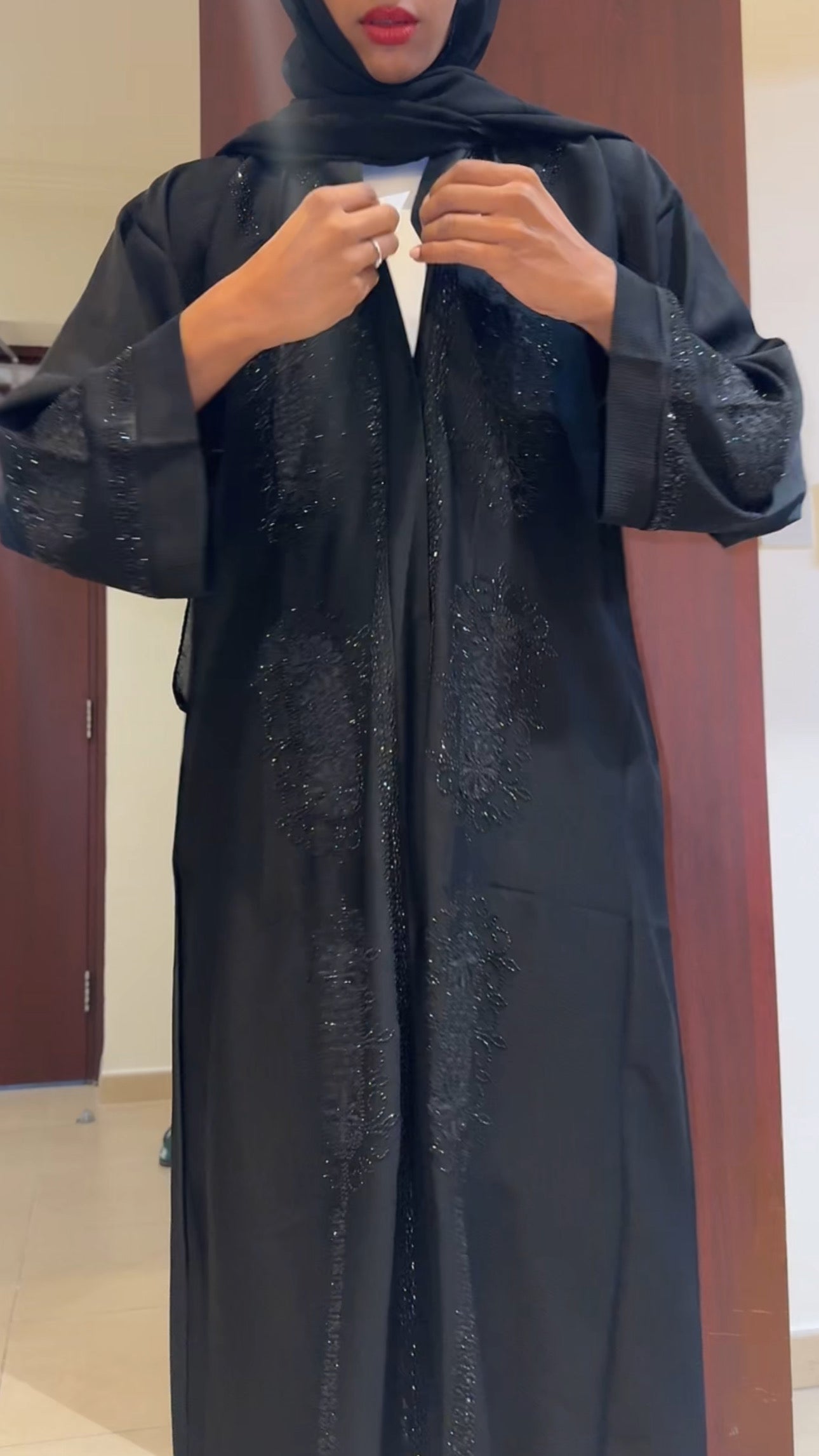 عباية بلاك روزز سباركل DXB
