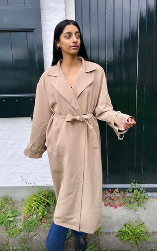 Mantel old money style