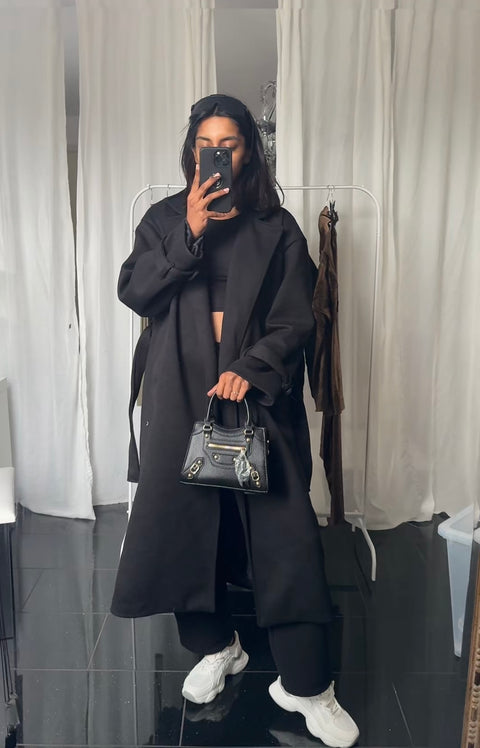 حذاء رياضي بليرز باللون الأبيض