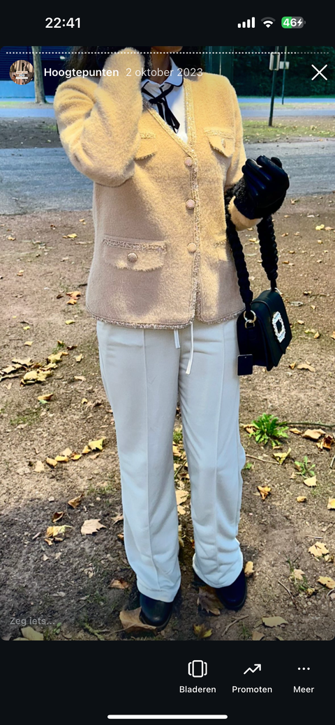 Mantel old money beige