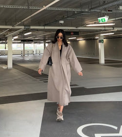 Inaya manteljas taupe PRE ORDER