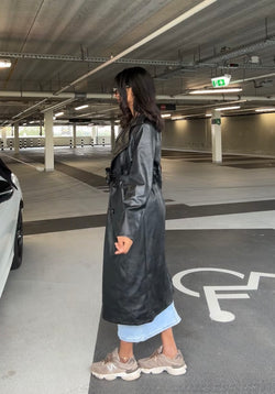 Inaya leren look trenchcoat  (OFMB37)