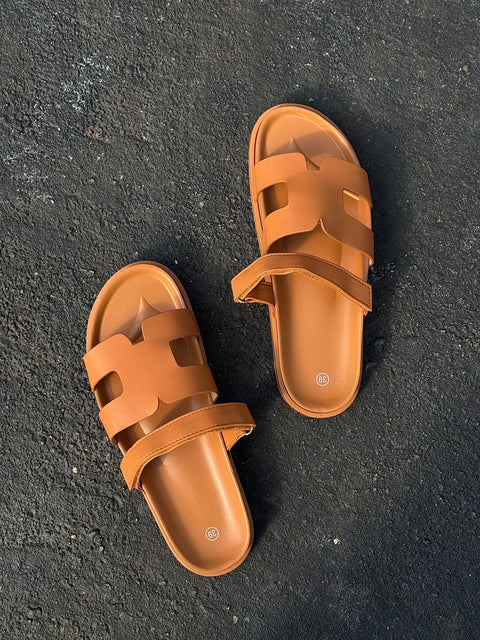 SANDALEN SLIPPERS CAMEL (ACTIE TIKTOK)