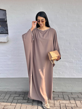 SS25 - abaya met kraag steentjes en mouwen taupe