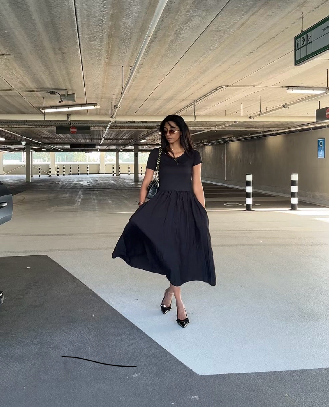 BASIC MAXI JURK KORTE MOUWEN ROK PLOOIEN