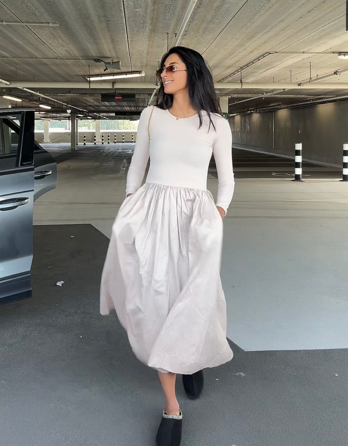 BASIC MAXI JURK MET PLOOIEN ROK BEIGE