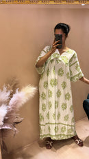 ROBE BELLA WIT MET GROENE PATRONEN