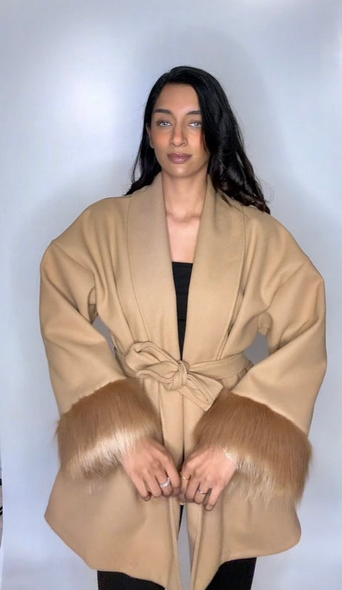 Manteljas met nepbont kort bruin