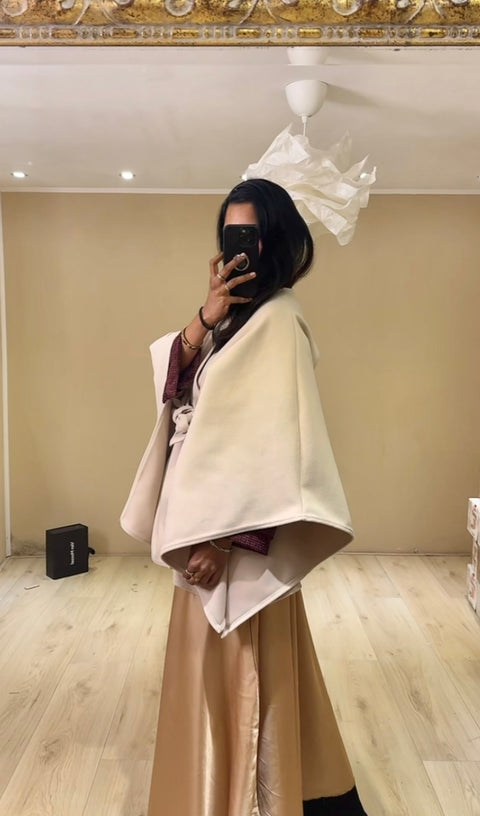 Manteljas met strik beige