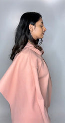 Manteljas sara met sjaal roze