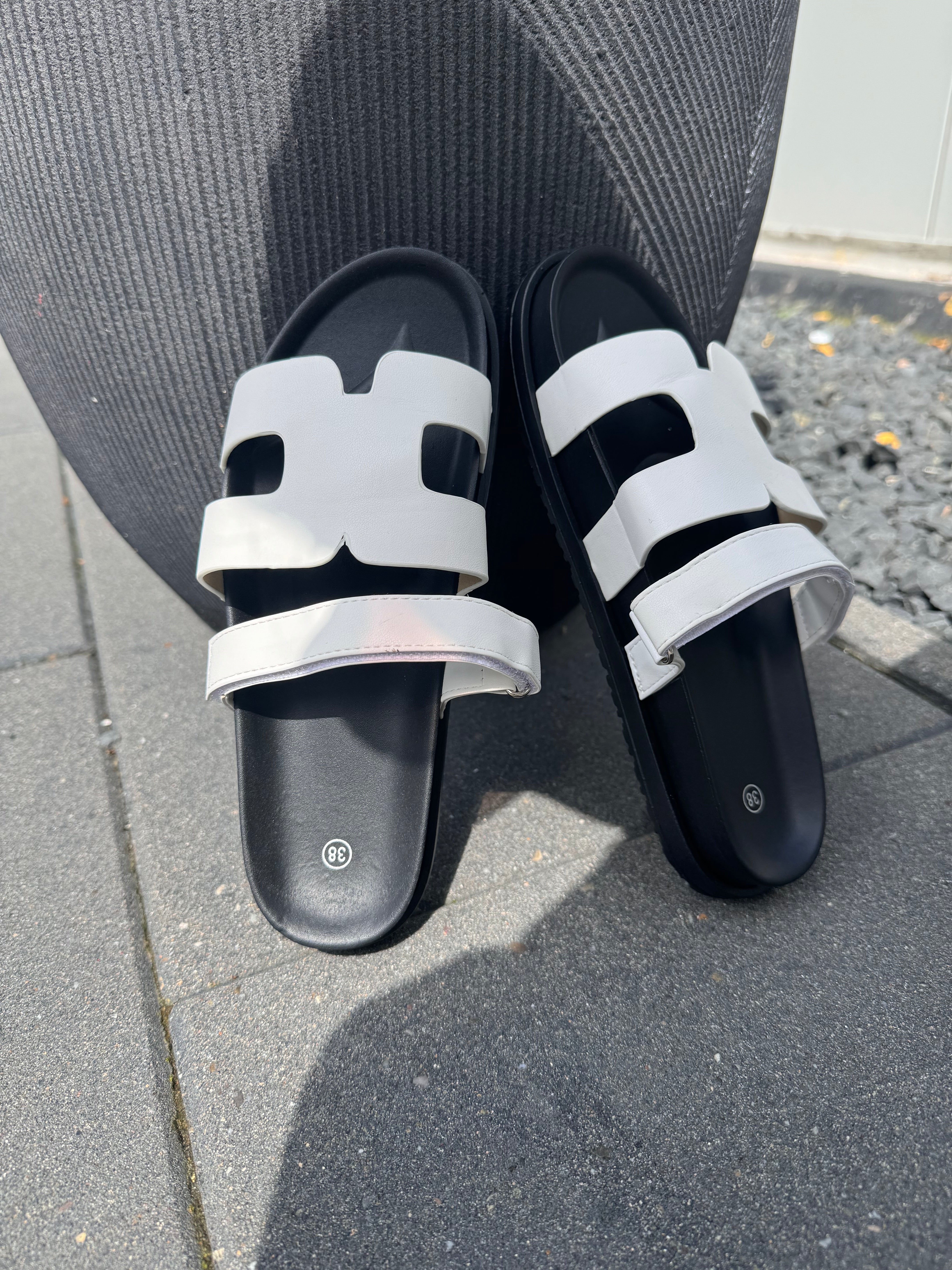 H SLIPPERS WIT (VALT MAAT KLEINER UIT)