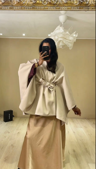 Manteljas met strik beige