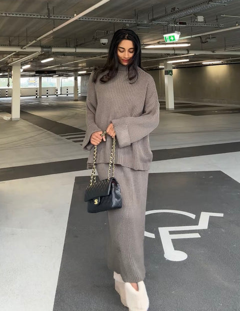 Dina rekbare rok met oversized trui - taupe PRE ORDER