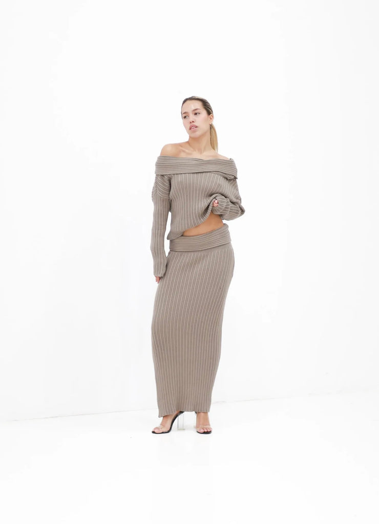 Offshoulder trui met rok taupe