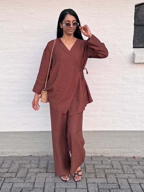 SS25 - DONKER BRUIN WIKKEL SET