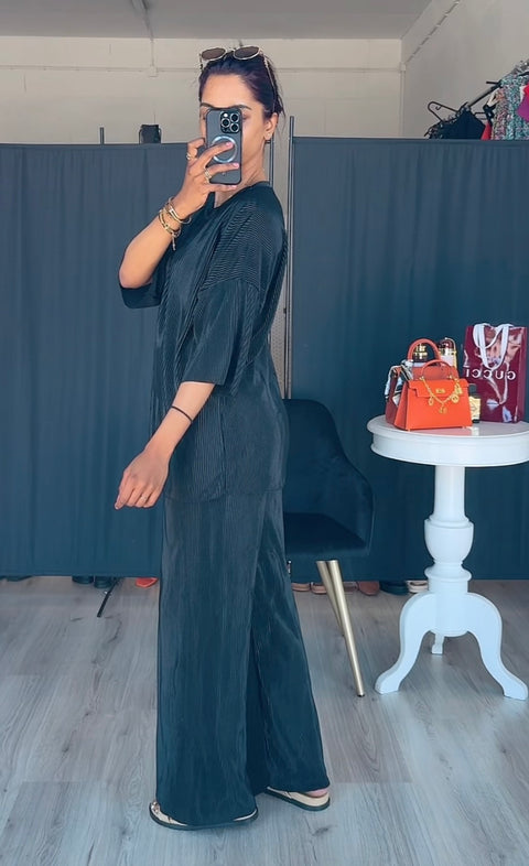 Plisse korte mouwen rekbare broek met oversized blouse zwart PRE ORDER